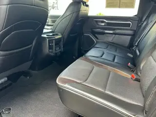 Ram 1500 2024 4x2 Laramie 4p Camión Cabina Doble 5.6 ft. SB