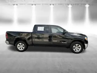 Ram 1500 2024 4x2 Laramie 4p Camión Cabina Doble 5.6 ft. SB