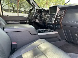 Ford F-250 Super Duty 2015 4x4 King Ranch 4dr Crew Cab 6.8 ft. SB Pickup
