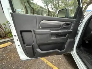 Ram 3500 2024 4x4 Tradesman 2dr Regular Cab Cabina Regular 8 pies SRW Pickup
