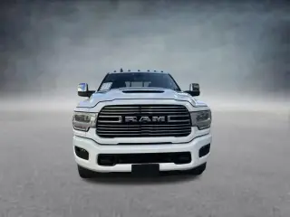 Ram 3500 2023 4x4 Laramie 4p. Cabina de Tripulación 8 ft. LB DRW Pickup
