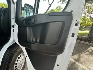 Ram ProMaster 2025 Tradesman 2500 159 WB 3dr High Roof Cargo Van sin asiento para pasajeros