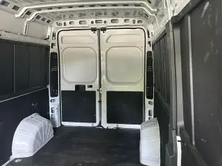 Ram ProMaster 2025 Tradesman 2500 159 WB 3dr High Roof Cargo Van sin asiento para pasajeros
