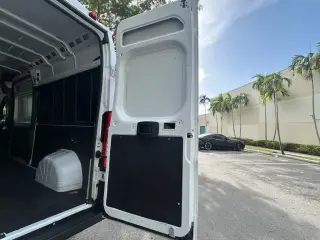 Ram ProMaster 2025 Tradesman 2500 159 WB 3dr High Roof Cargo Van sin asiento para pasajeros