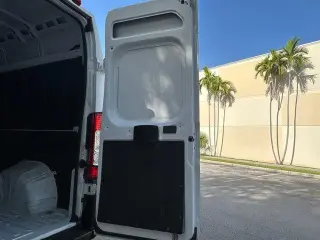 Ram ProMaster 2025 Tradesman 2500 159 WB 3dr High Roof Cargo Van sin asiento para pasajeros