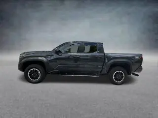 Toyota Tacoma 2024 4x4 TRD Todo Terreno 4p Doble Cabina 5.0 ft SB 8A