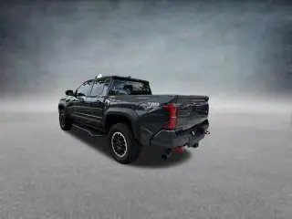 Toyota Tacoma 2024 4x4 TRD Todo Terreno 4p Doble Cabina 5.0 ft SB 8A