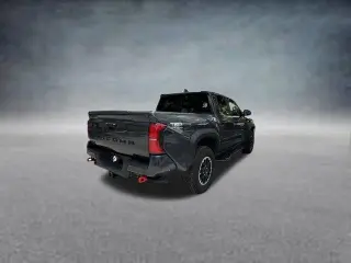 Toyota Tacoma 2024 4x4 TRD Todo Terreno 4p Doble Cabina 5.0 ft SB 8A
