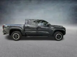 Toyota Tacoma 2024 4x4 TRD Todo Terreno 4p Doble Cabina 5.0 ft SB 8A