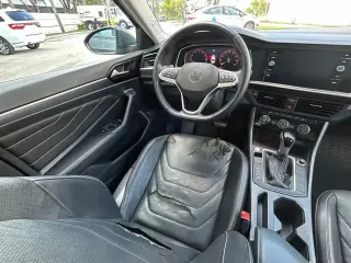 Volkswagen Jetta 2023 SEL 4p Sedan