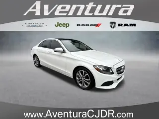 Mercedes-Benz Clase C 2017 C 300 Luxury 4p Sedan