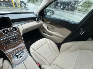 Mercedes-Benz Clase C 2017 C 300 Luxury 4p Sedan