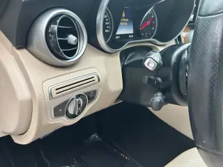 Mercedes-Benz Clase C 2017 C 300 Luxury 4p Sedan