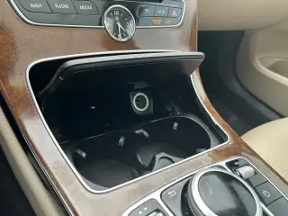 Mercedes-Benz Clase C 2017 C 300 Luxury 4p Sedan