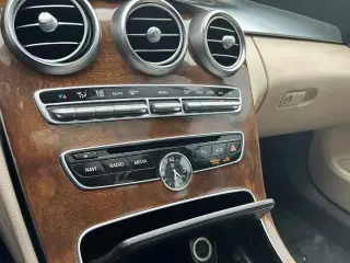 Mercedes-Benz Clase C 2017 C 300 Luxury 4p Sedan