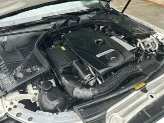 Mercedes-Benz Clase C 2017 C 300 Luxury 4p Sedan