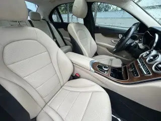 Mercedes-Benz Clase C 2017 C 300 Luxury 4p Sedan