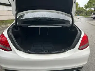 Mercedes-Benz Clase C 2017 C 300 Luxury 4p Sedan