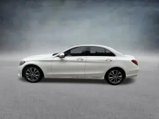 Mercedes-Benz Clase C 2017 C 300 Luxury 4p Sedan