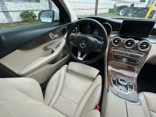 Mercedes-Benz Clase C 2017 C 300 Luxury 4p Sedan