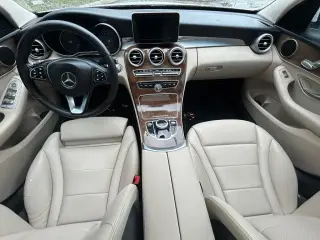 Mercedes-Benz Clase C 2017 C 300 Luxury 4p Sedan