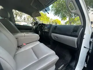 Toyota Tundra 2012 4x2 Grado 4p Doble Cabina Camioneta SB (4.6L V8)
