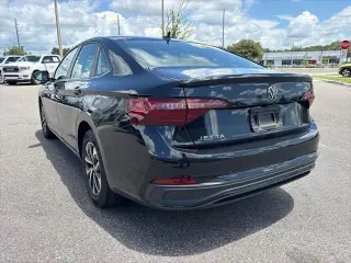 Volkswagen Jetta 2024 S 4p Sedan 8A