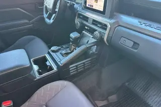 Toyota Tacoma 2025 4x4 SR5 4p Cabina Doble 5.0 ft SB