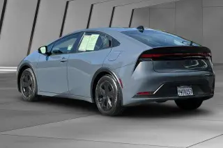 Toyota Prius 2026 LE 4p Hatchback