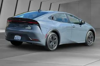 Toyota Prius 2026 LE 4p Hatchback