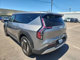 Kia EV9 2024 Light 4p SUV