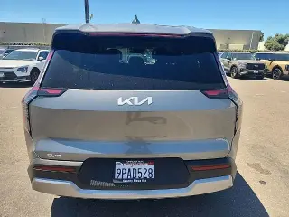 Kia EV9 2024 Light 4p SUV