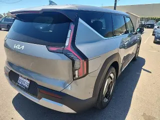 Kia EV9 2024 Light 4p SUV