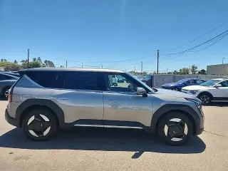 Kia EV9 2024 Light 4p SUV
