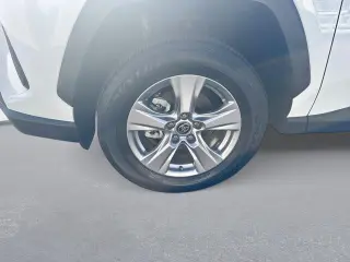 Toyota RAV4 2025 XLE 4p SUV