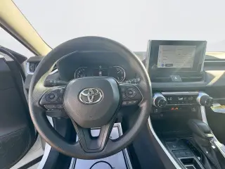 Toyota RAV4 2025 XLE 4p SUV