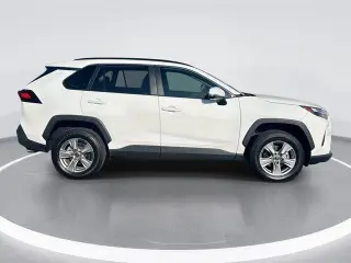 Toyota RAV4 2025 XLE 4p SUV