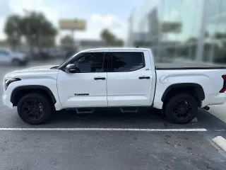 Toyota Tundra 2023 4x4 SR5 4p CrewMax Cabina Extendida Pick-up SB