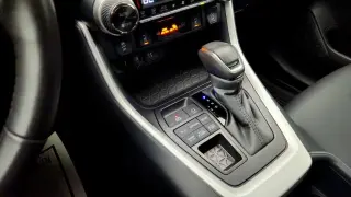 Toyota RAV4 2025 AWD XLE Premium 4p SUV