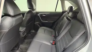 Toyota RAV4 2025 AWD XLE Premium 4p SUV