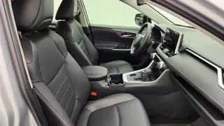Toyota RAV4 2025 AWD XLE Premium 4p SUV