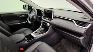 Toyota RAV4 2025 AWD XLE Premium 4p SUV