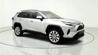 Toyota RAV4 2025 AWD XLE Premium 4p SUV