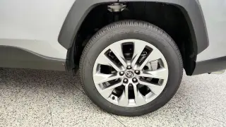 Toyota RAV4 2025 AWD XLE Premium 4p SUV