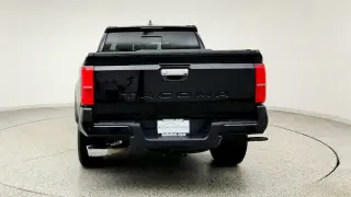 Toyota Tacoma 2024 4x4 SR5 4dr Double Cab 5.0 ft SB