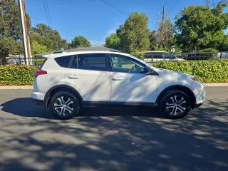 Toyota RAV4 2018 AWD LE 4p SUV