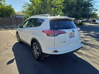 Toyota RAV4 2018 AWD LE 4p SUV