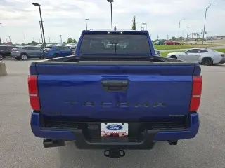 Toyota Tacoma 2024 4x4 TRD Todo Terreno 4p Doble Cabina 6,1 pies LB