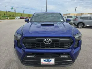 Toyota Tacoma 2024 4x4 TRD Todo Terreno 4p Doble Cabina 6,1 pies LB