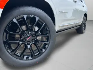 GMC Yukon 2023 4x2 Denali 4p SUV